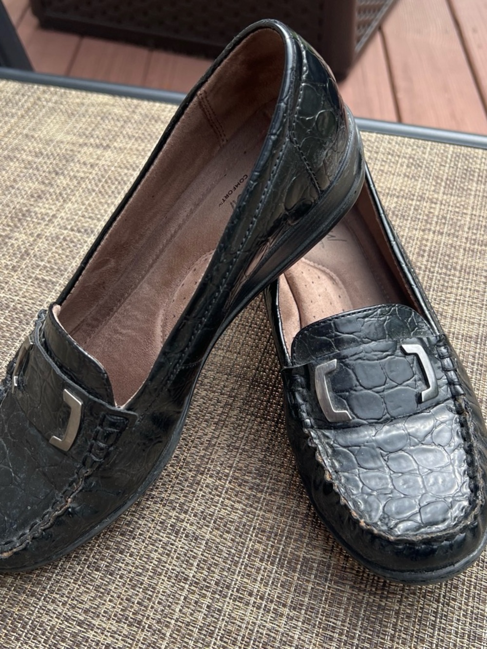 Natural Soul Black Croc-Embossed Loafers with Silver Hardware - Women size 9.5 W